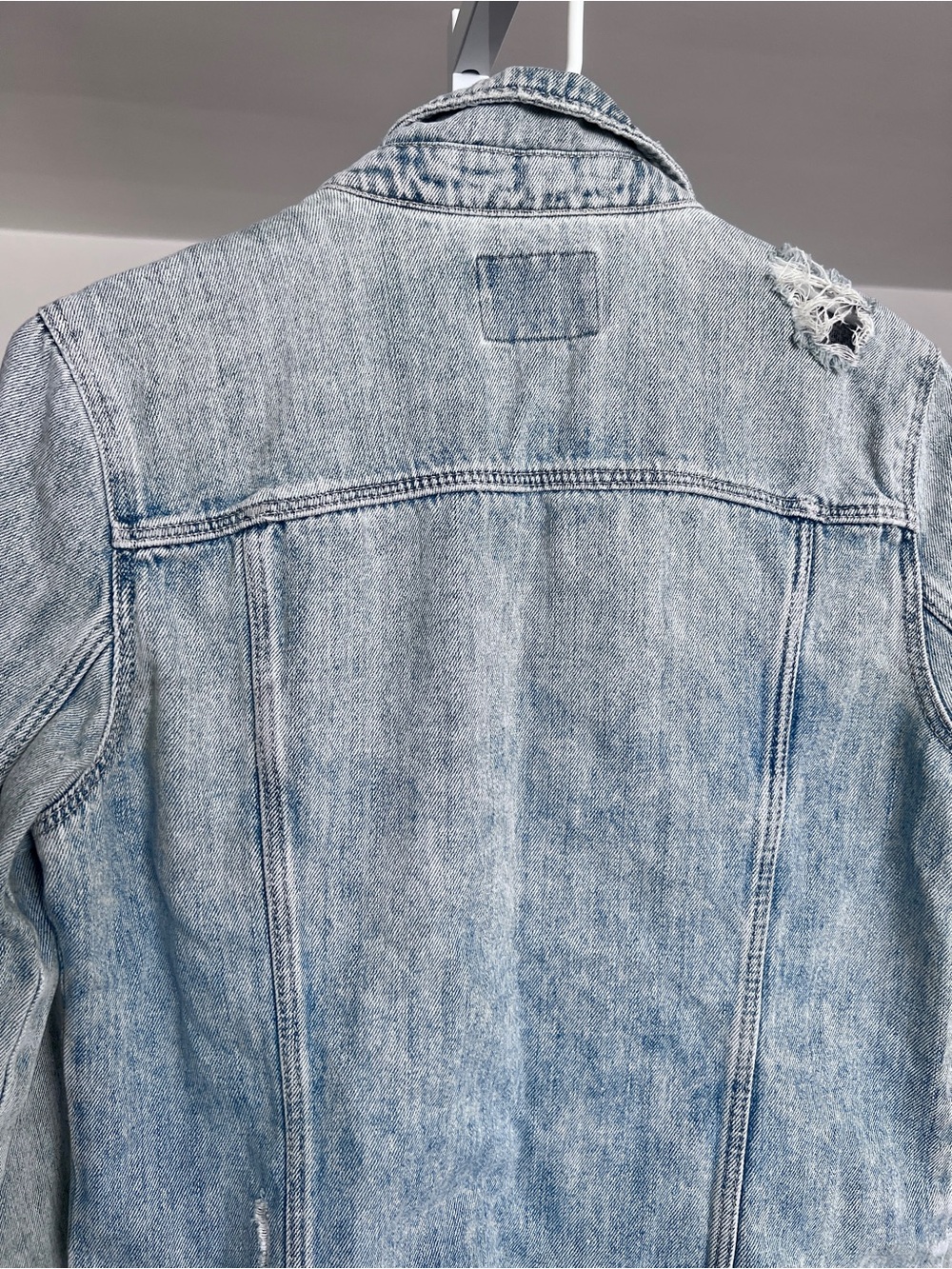 Old Navy Distressed Button Up Classic Denim Jacket Lightweight Holes Blue SZ M - Picture 6 of 11